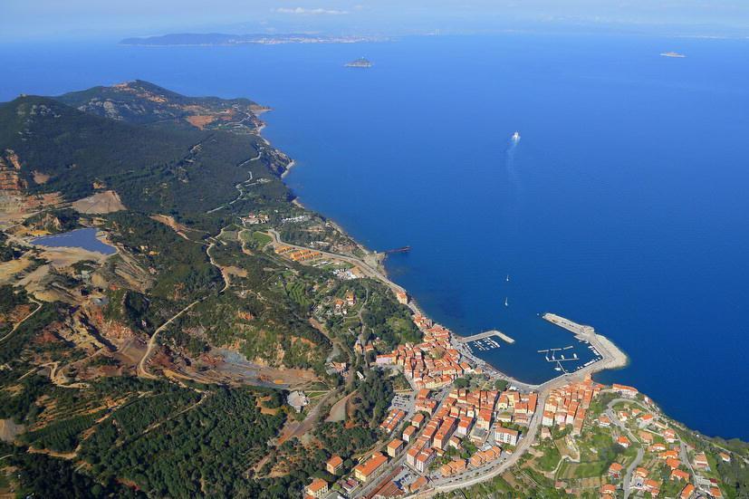 Una veduta aerea dell'Isola d'Elba 