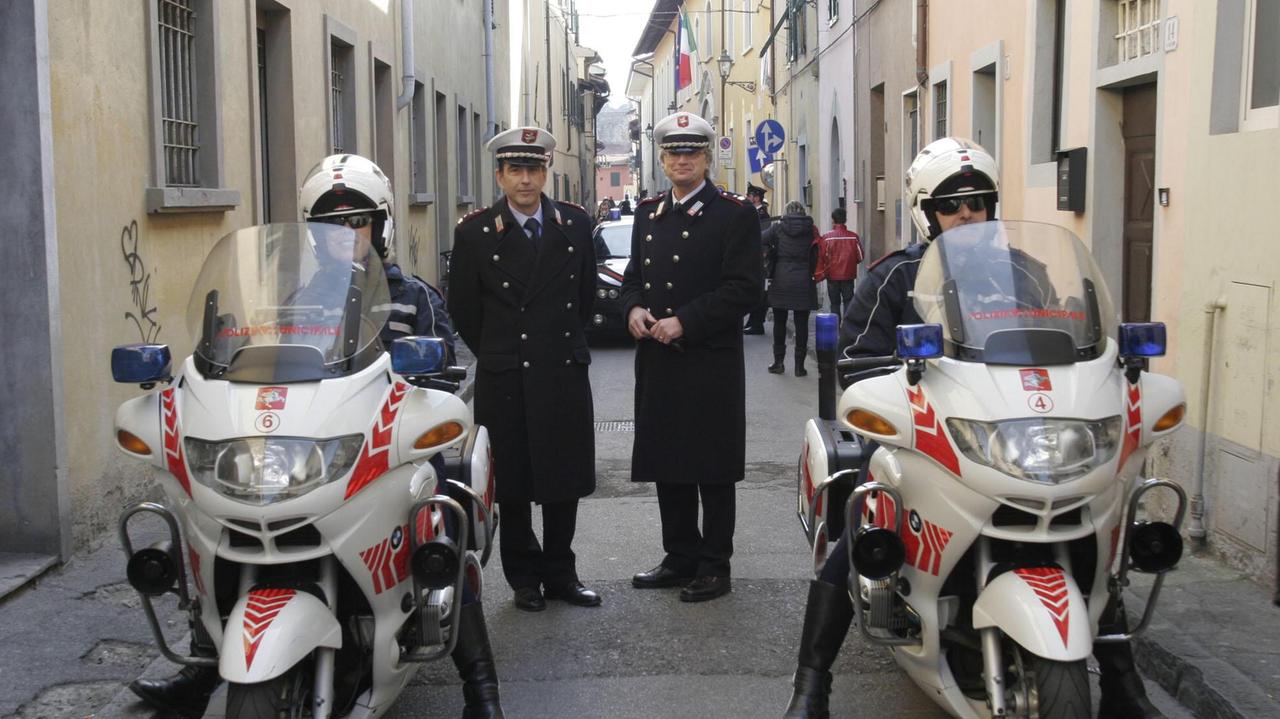 Una pattuglia della polizia municipale di Prato