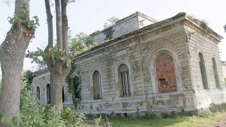 Ruderi della stazione Marconi a Coltano