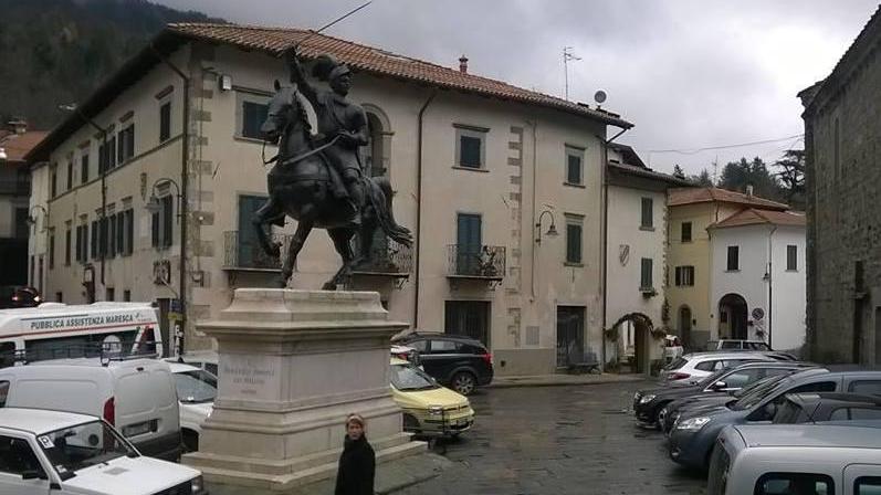 Stop alla sosta selvaggia in piazza Ferrucci