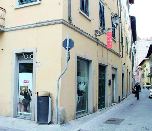 Parte da un gruppo di negozianti il rilancio di via Muzzi 