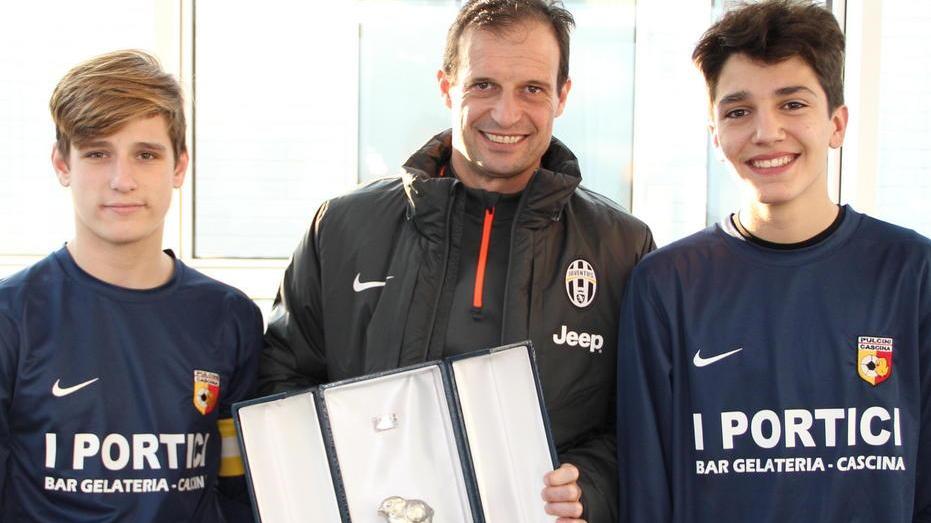 I giovani dei Pulcini premiano Allegri