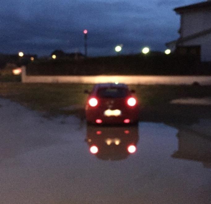 Un “lago” al Glicine Donna bloccata dentro la sua auto