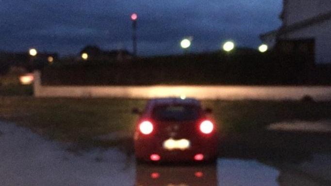 Un “lago” al Glicine Donna bloccata dentro la sua auto
