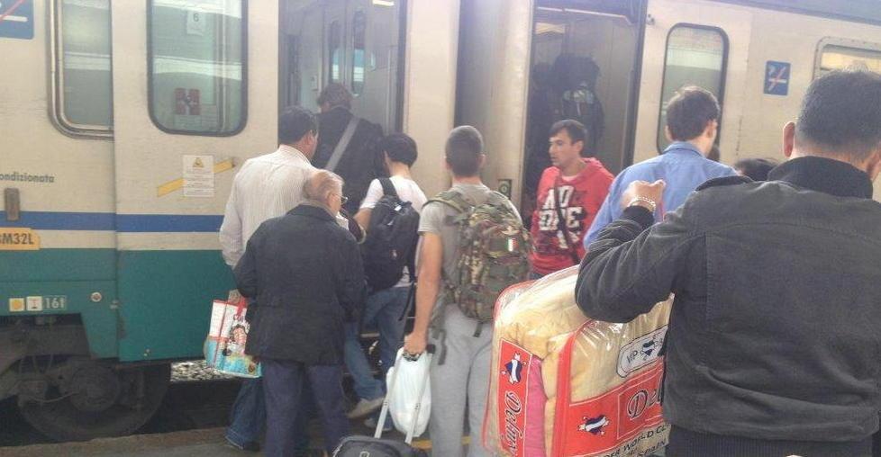 Treni in forte ritardo e pendolari infuriati 