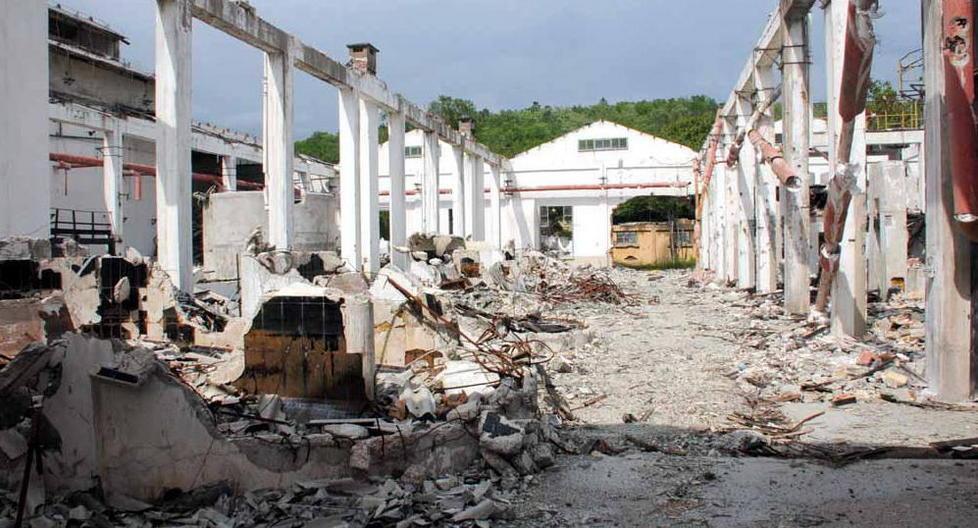 Rimozione di amianto in corso alla ex Cjmeco 