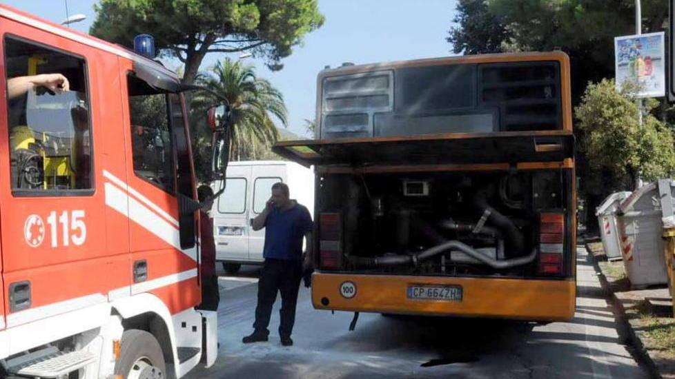 Autobus, più di due ore per venire da Massa
