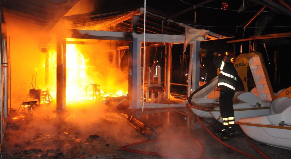 Bagno devastato dal fuoco 