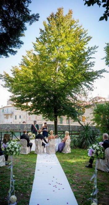 Al mare o in grotta in villa o nel castello ora ti sposi dove vuoi 