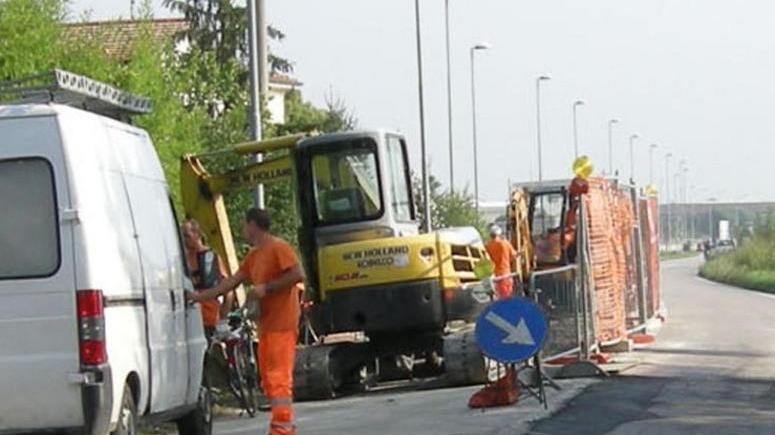Torna a rompersi la condotta dell’acqua