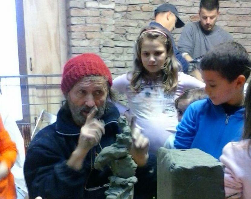 Tutta la comunità si ritrova nel presepe