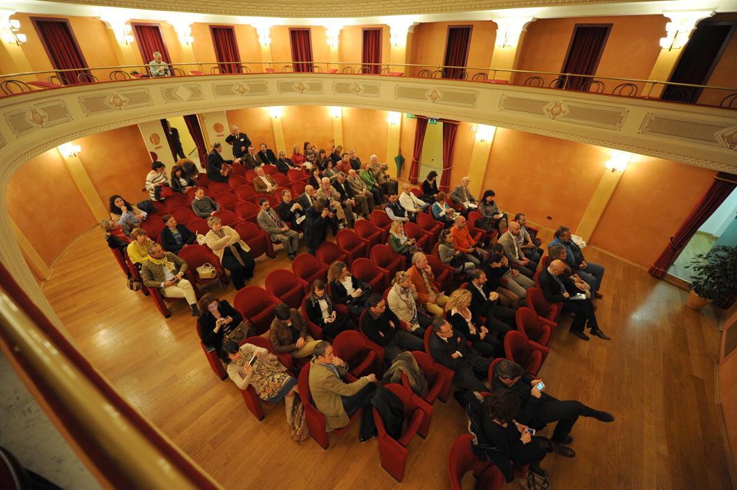 La platea del teatro Roma di Castagneto Carducci