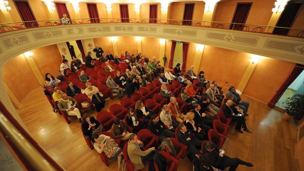 La platea del teatro Roma di Castagneto Carducci