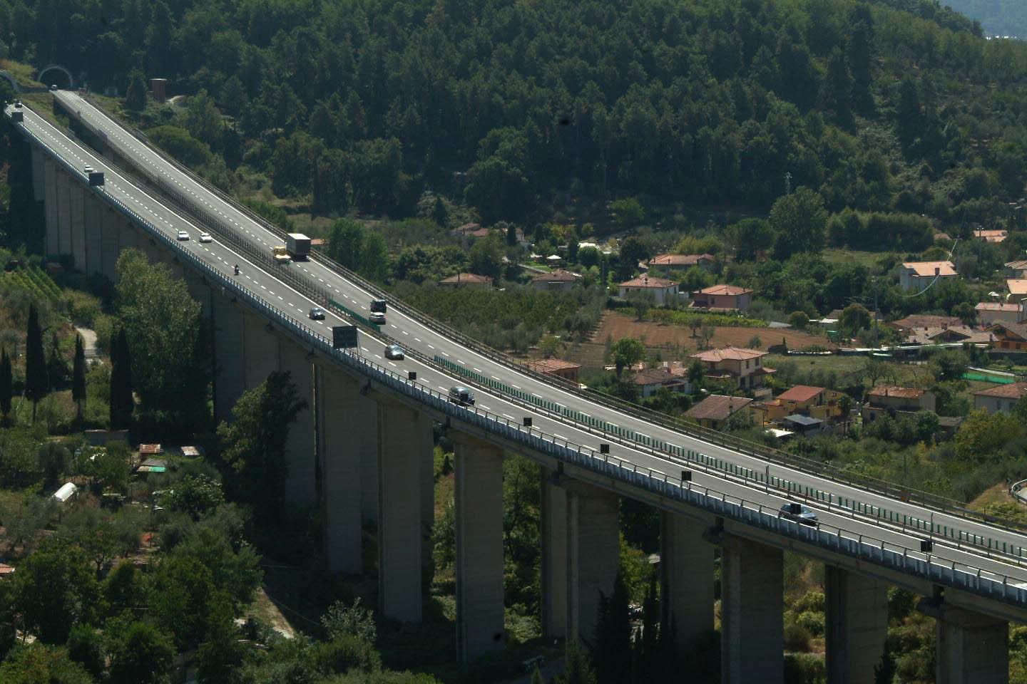La bretella Viareggio-Lucca: uno dei tratti autostradali più cari d'Italia
