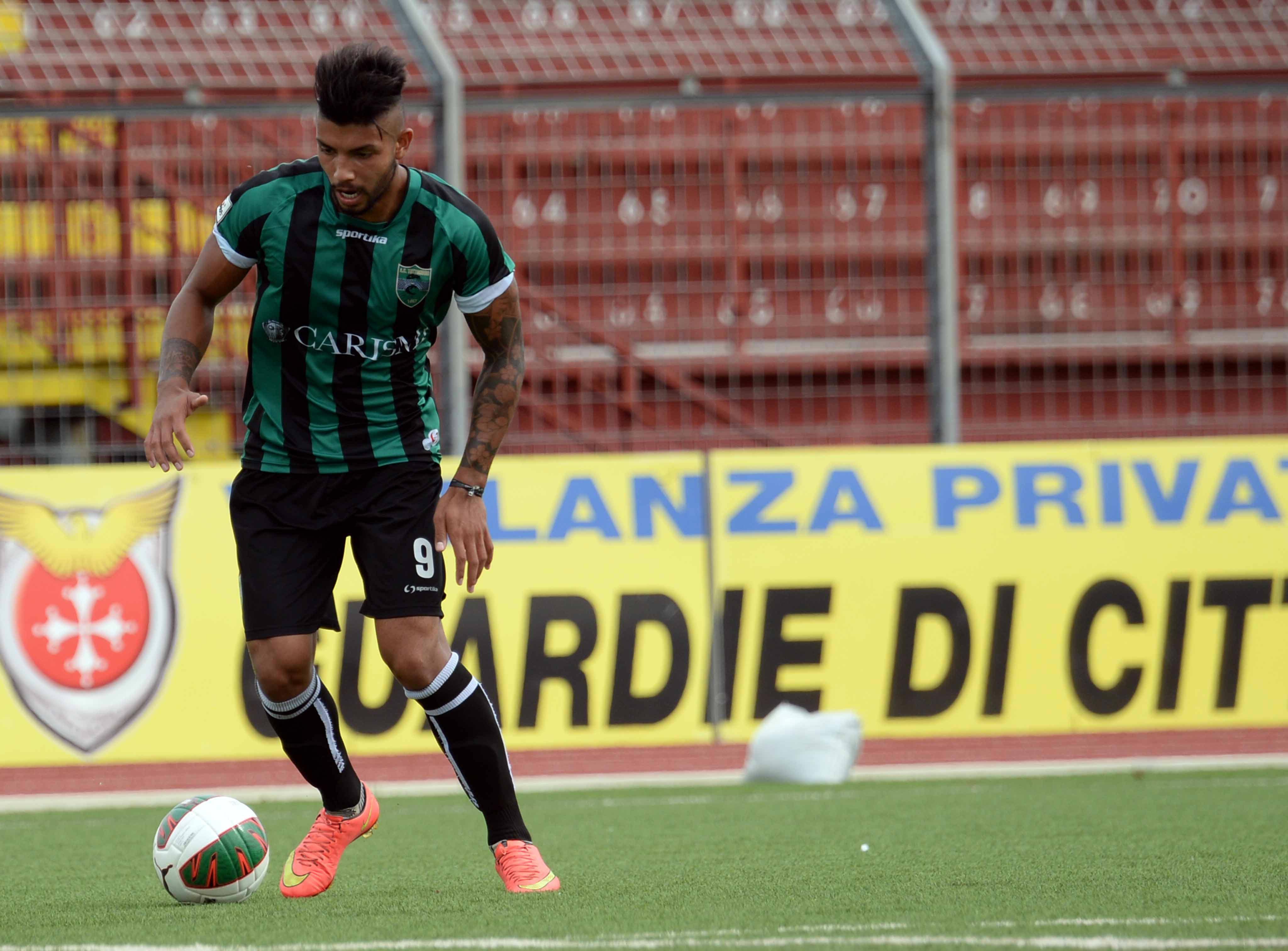L'attacante del Tuttocuoio Bryan Gioè (foto Franco Silvi)