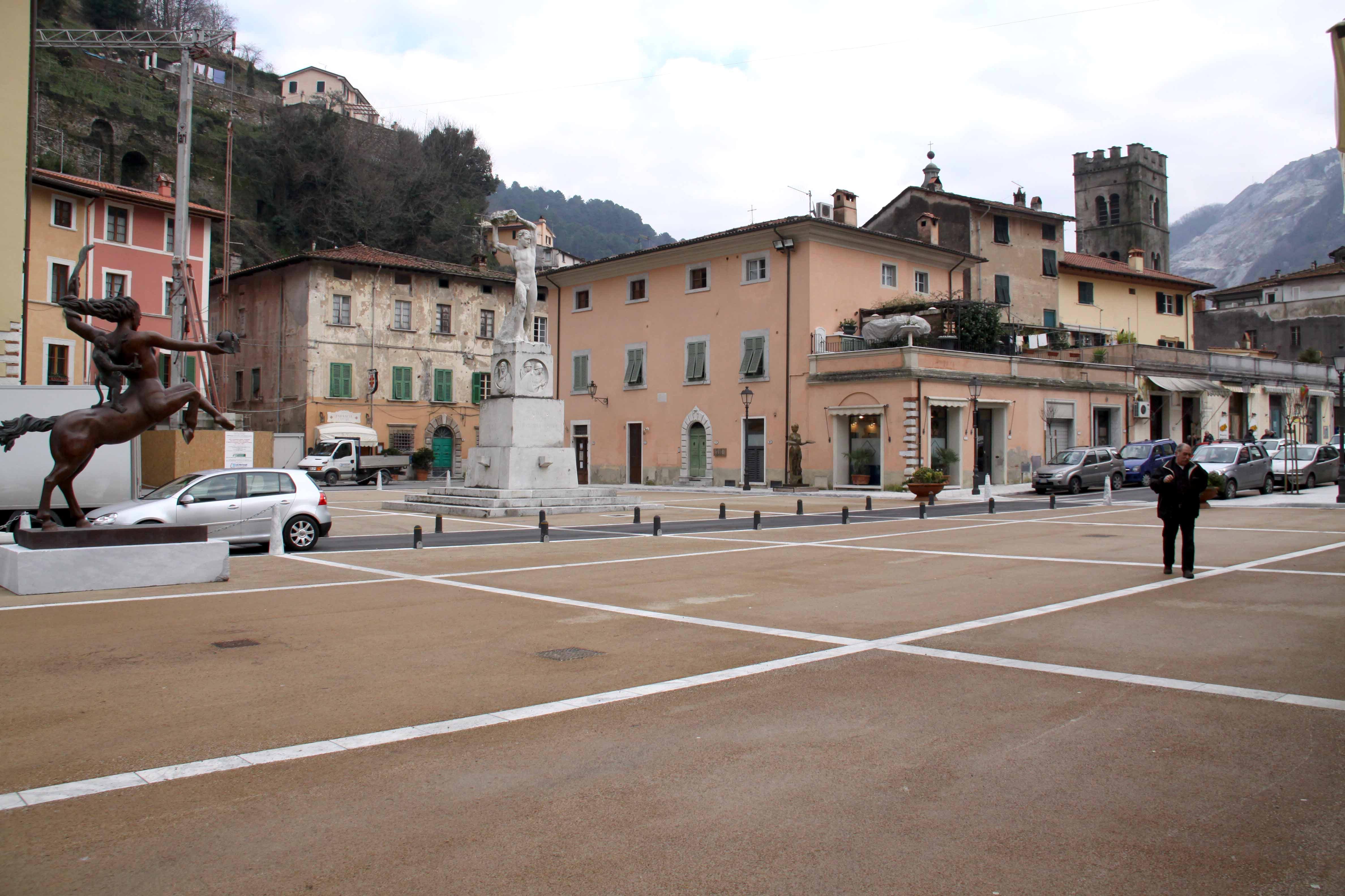 Piazza Carducci a Seravezza