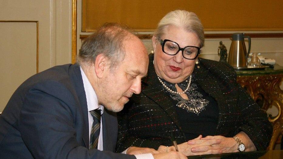 La città riceve parte della grande collezione del suo figlio Bassani