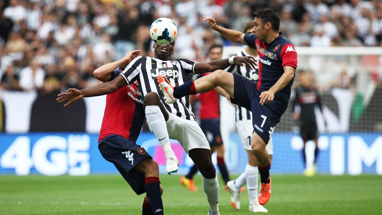 Un'azione di una partita disputata dal Cagliari contro la Juventus