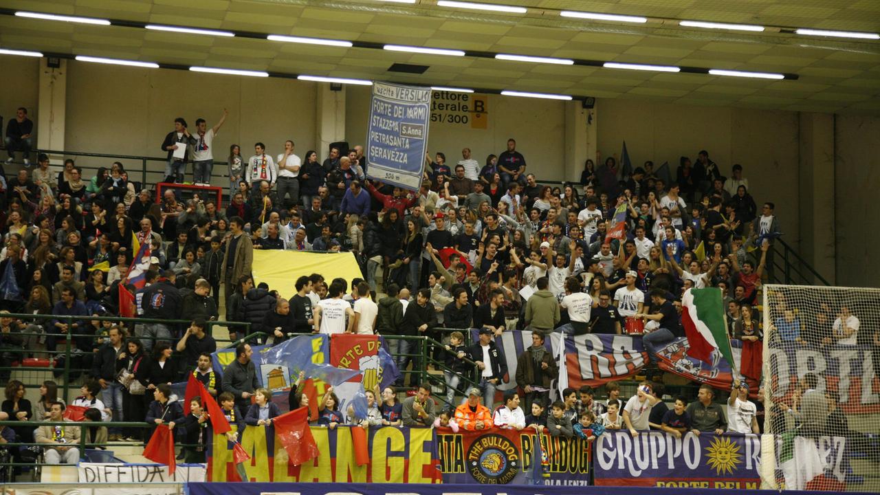 La tifoseria dell'hockey Forte dei Marmi