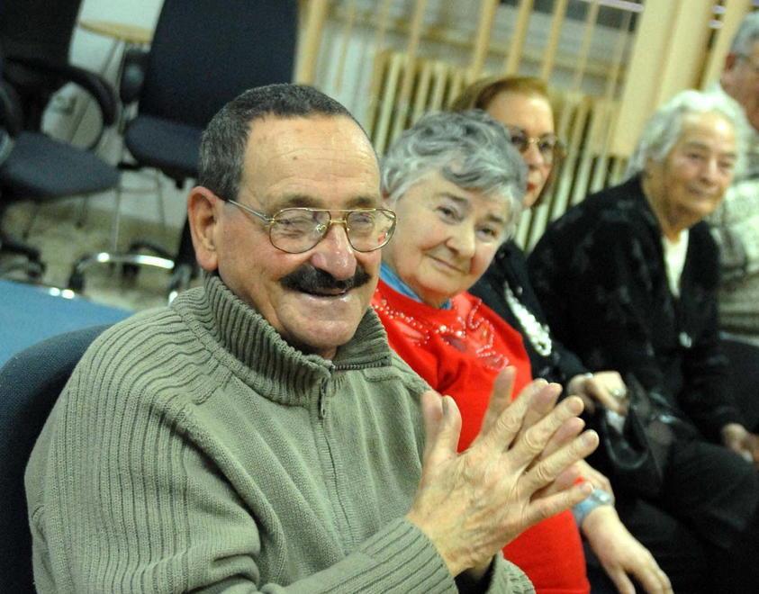 Fino a 900 euro mensili per un nonno in affido 