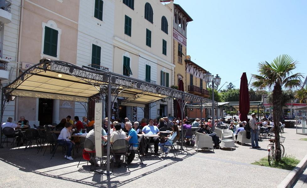 Norme sui tavoli all’aperto, i gestori: un sì con riserva 