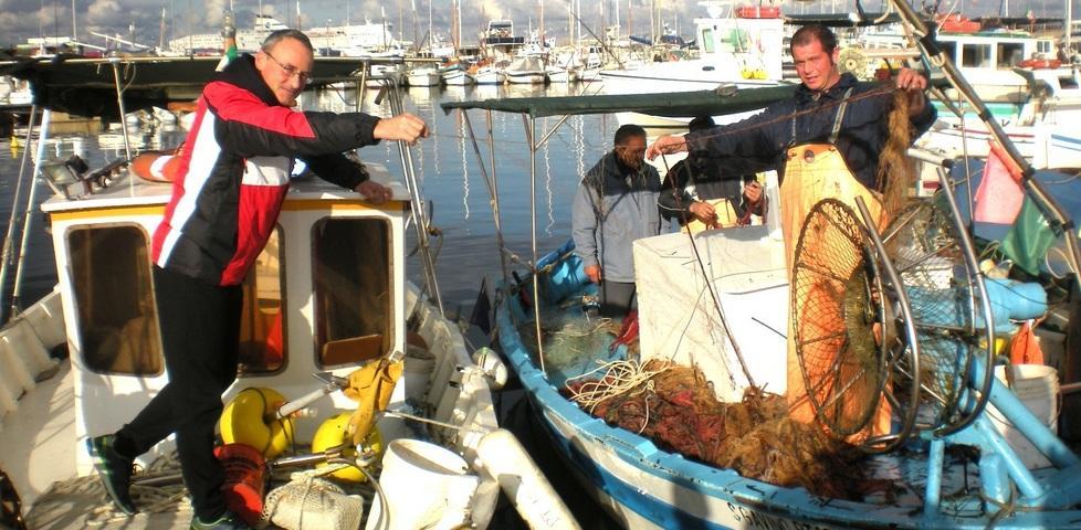 Piccola pesca in rivolta: «Abbandonati da tutti» 