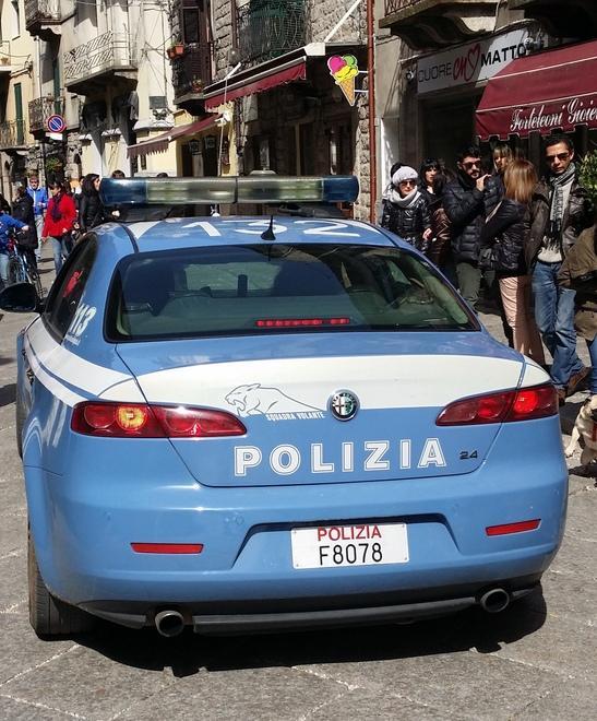 Via Pirandello, bottino magro per i ladri 