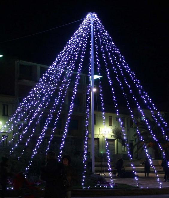 Manifestazioni di Natale, folla nelle vie del centro 