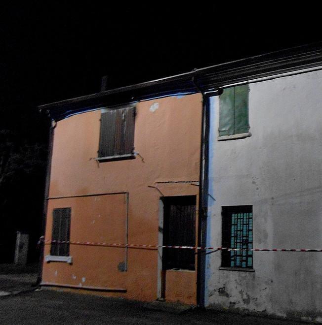 Incendio rende inagibile la casa colonica 