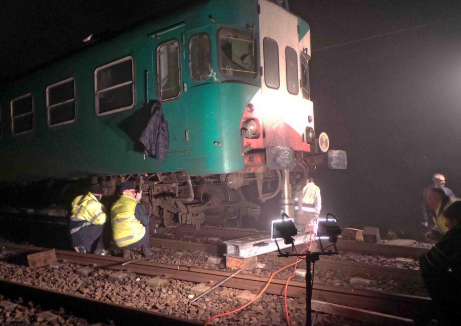 Deraglia il treno dei pendolari 