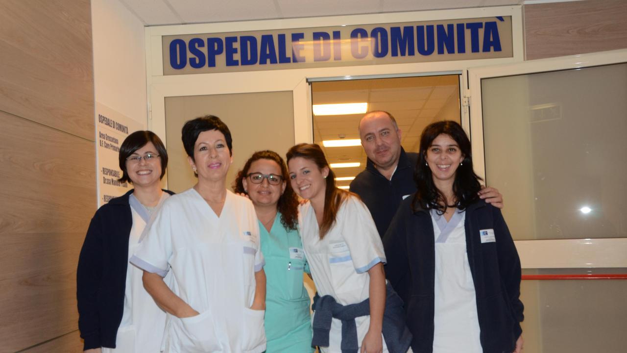 Personale in servizio all'ospedale di comunità (foto Bf)