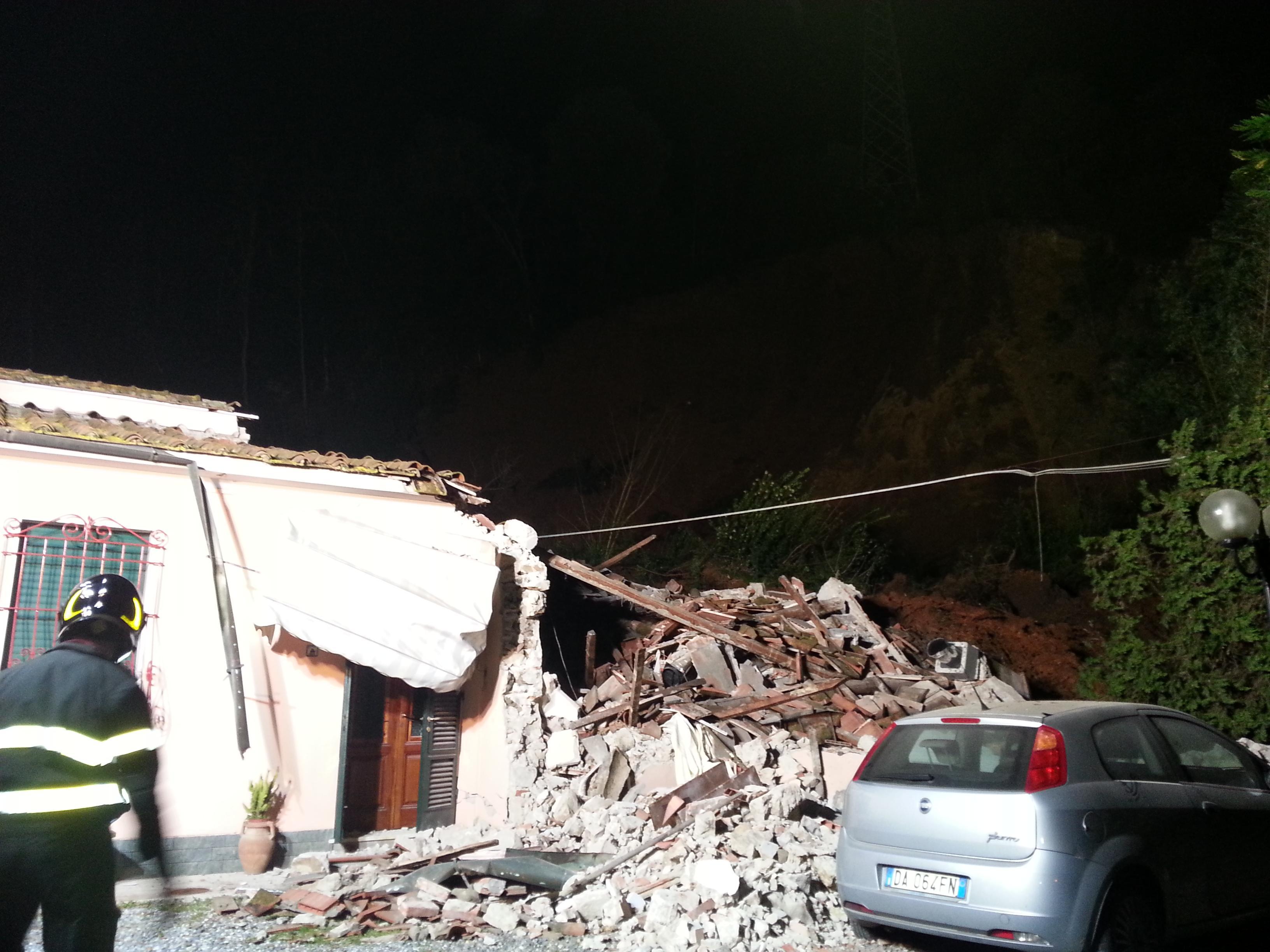La casa distrutta dalla frana