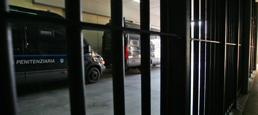 Quattro detenuti fanno gli imbianchini nelle case dell’Acer 