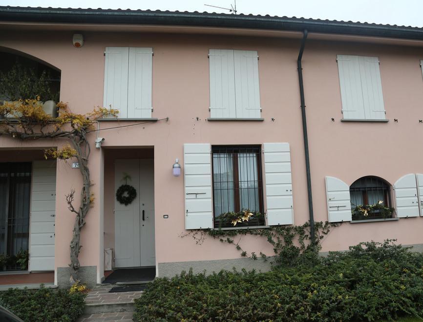 Rapina in villa, fuga con la cassaforte 