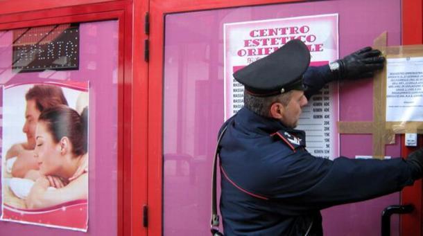 "Tessera fedeltà" per fare sesso in centri massaggi: tre arresti