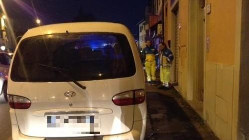 Il furgone che ostruiva l'ingresso all'abitazione ai volontari della Misericordia