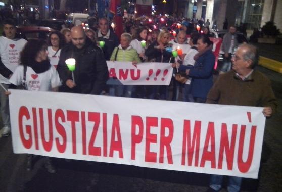 La fiaccolata della legalità promossa dopo l'aggressione di Manuele Iacconi