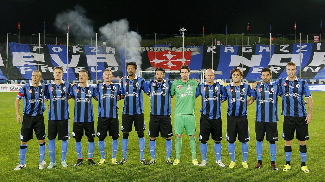 Una formazione del Pisa all'Arena