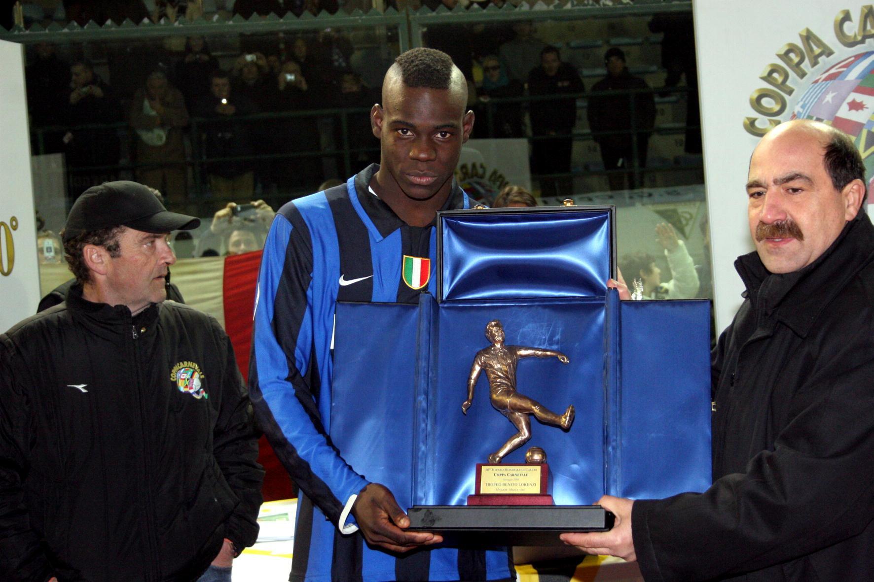 Mario Balotelli premiato alla Coppa Carnevale di Viareggio
