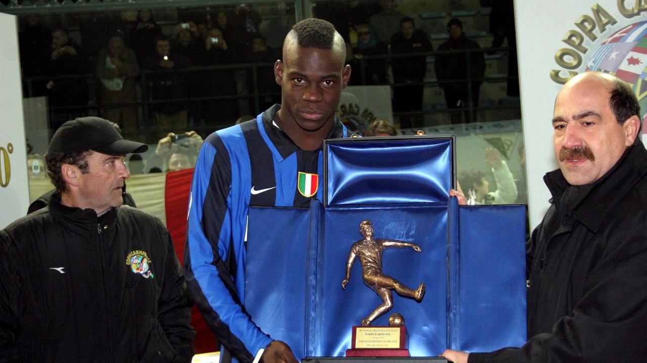 Mario Balotelli premiato alla Coppa Carnevale di Viareggio