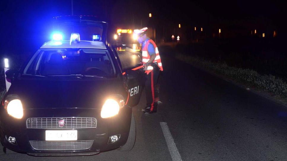 Fuggono all’alt dei carabinieri al casello