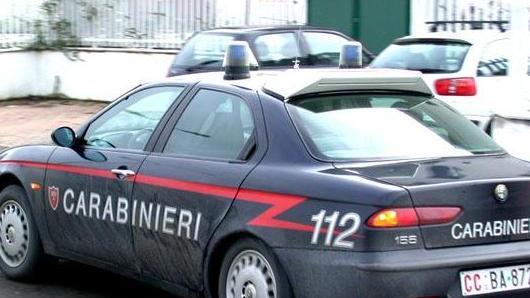 Escono di casa, i ladri fanno razzia