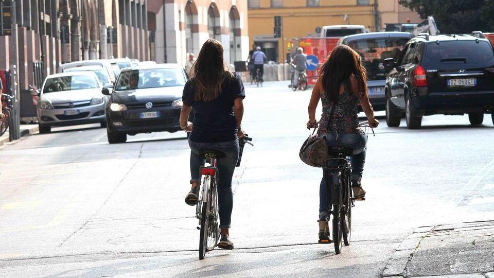 Senso unico eccetto bici ma solo se vuole il Comune