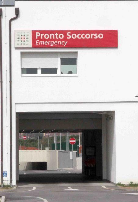 Precipita da quattro metri. Cinquantenne è grave 