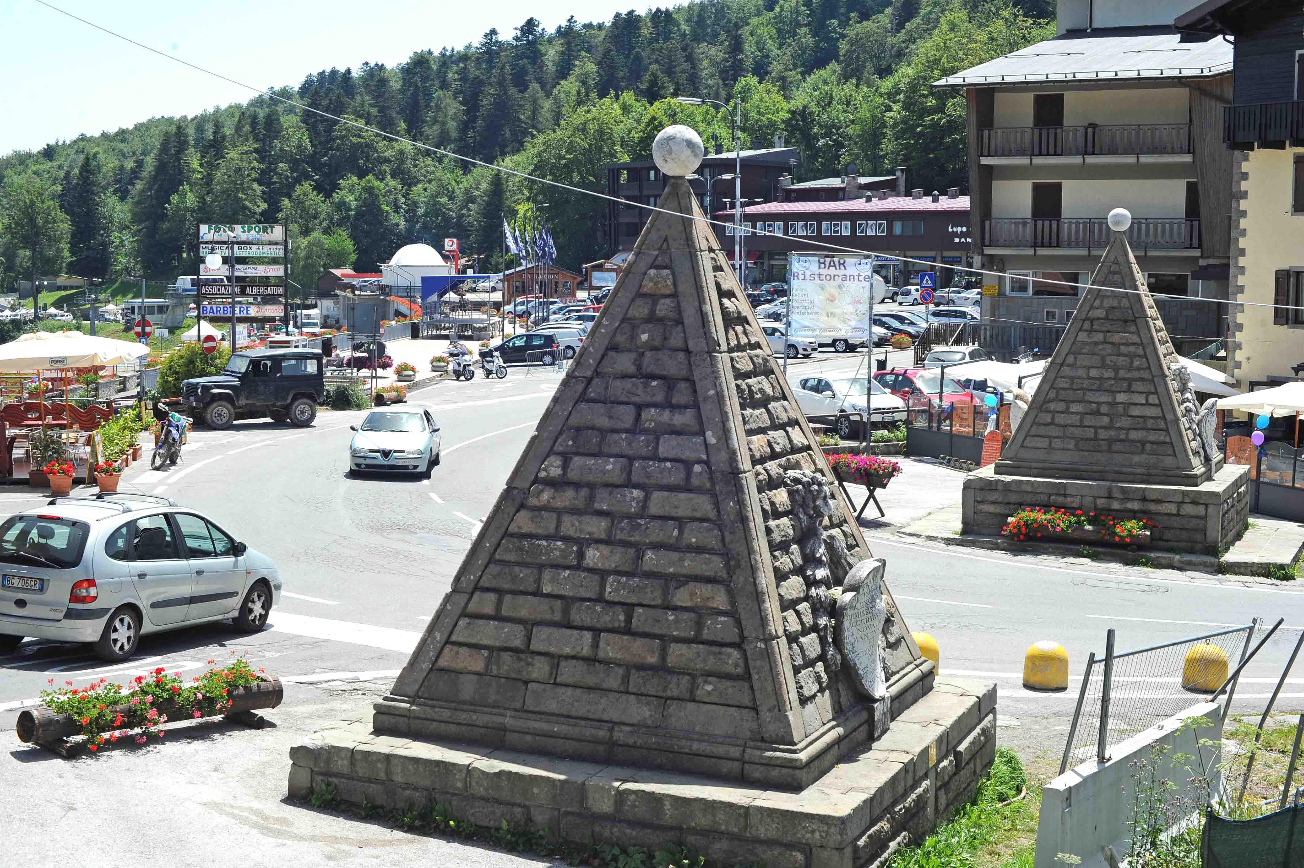 Pochi turisti in montagna per le feste, nella foto le Piramidi ad Abetone