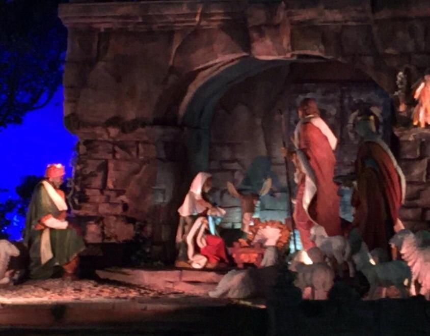 Il presepe di Fontanini davanti a San Pietro 