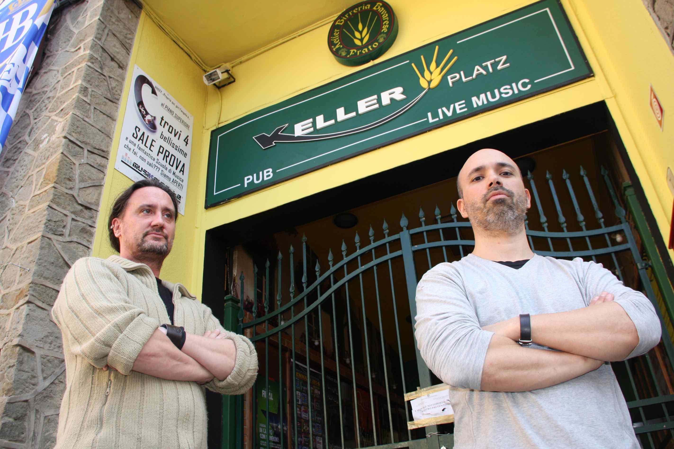 Il Keller Platz di via Migliorati, a sinistra Fulvio Notari