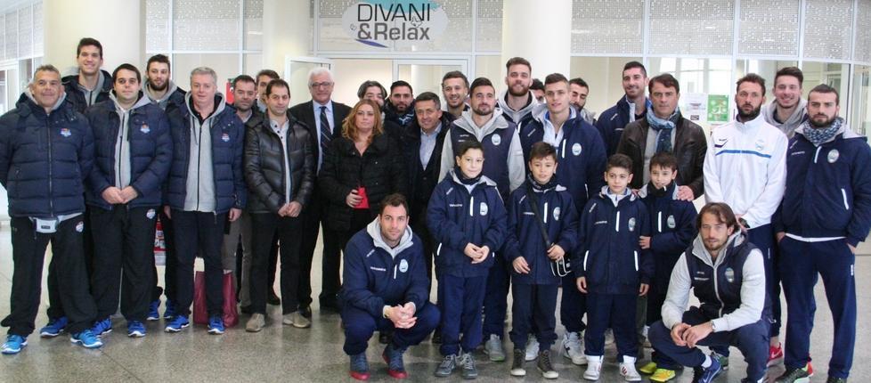 Calcio e basket regalano un sorriso ai bambini 