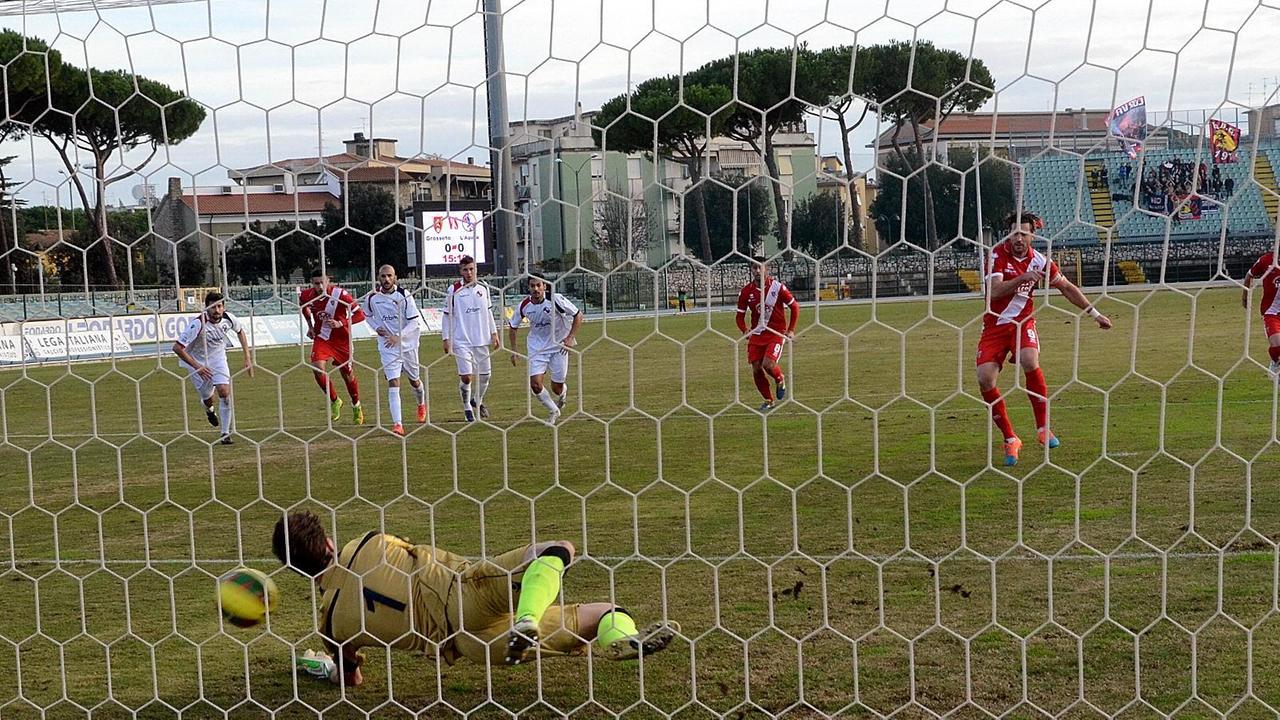 Il rigore dell'1-0 trasformato da Pichlmann (foto Bf)