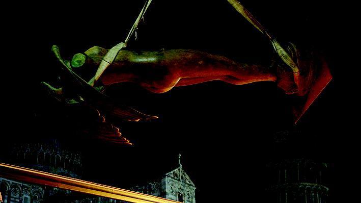 La collocazione di una scultura di Igor Mitoraj in Piazza dei Miracoli